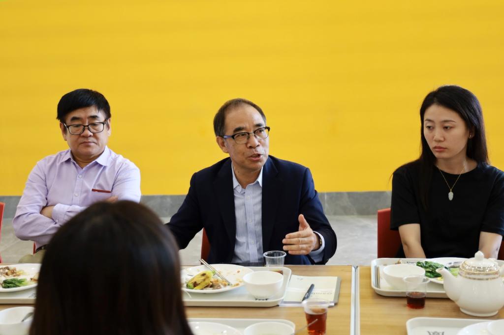 (执行校长郭银华)