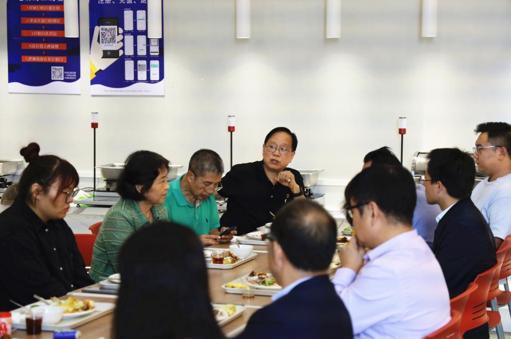 (马克思主义学院卢红教授)